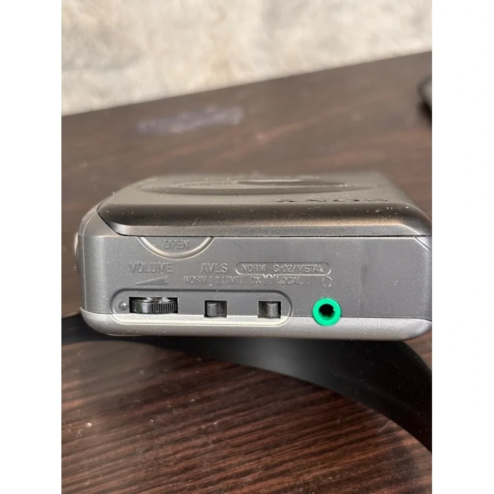Sony Walkman WM-FX277 Silver TV FM AM Digital Cassette Player New Open Box